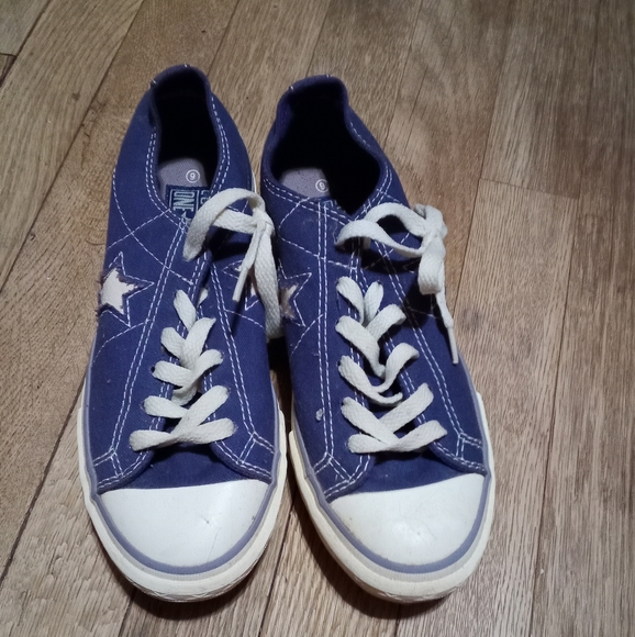 Converse - Picture 2 of 3